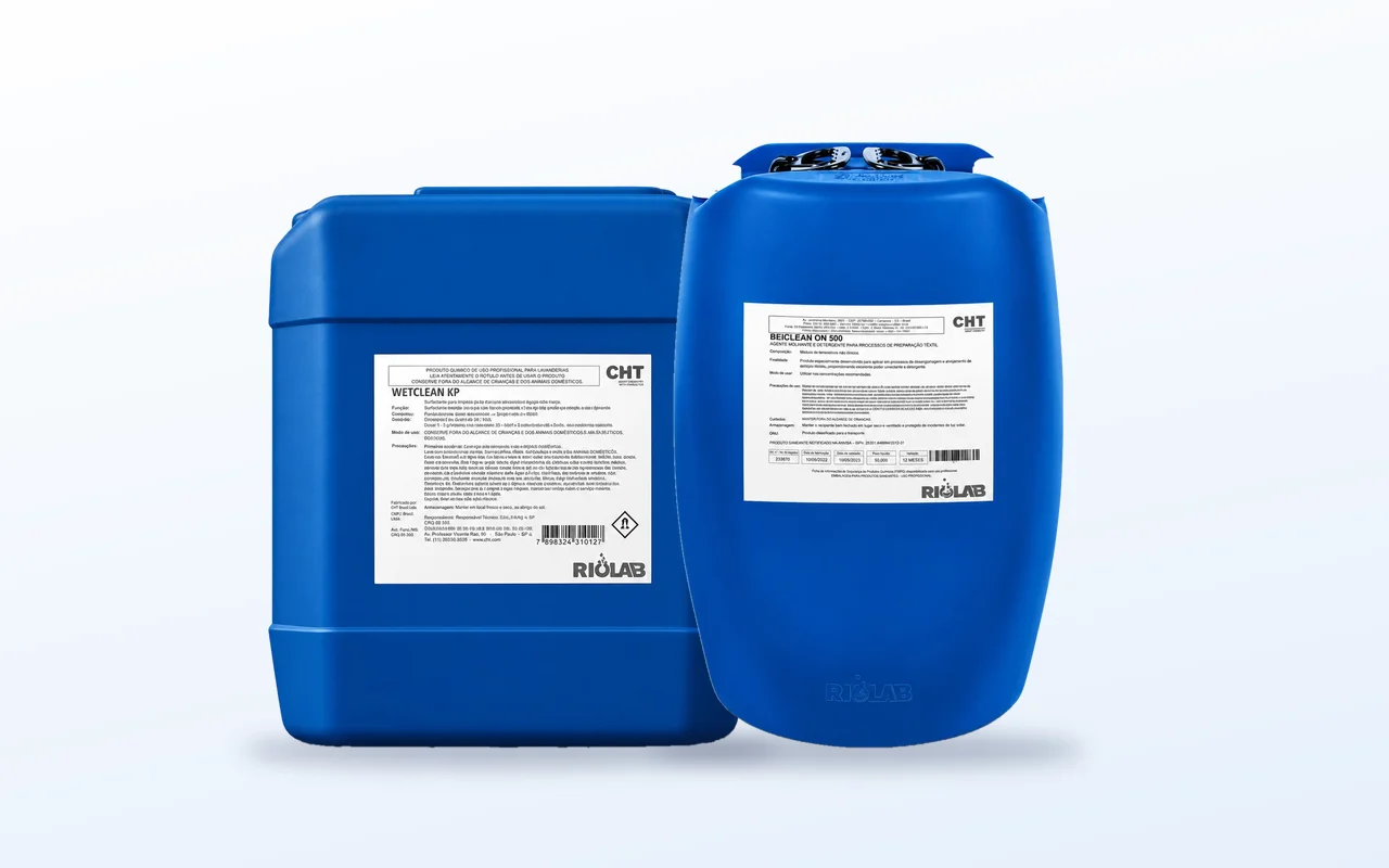 Embalagens CHT: Wetclean KP (bombona de 20 litros) e Beiclean ON 500 (tambor de 50 litros)